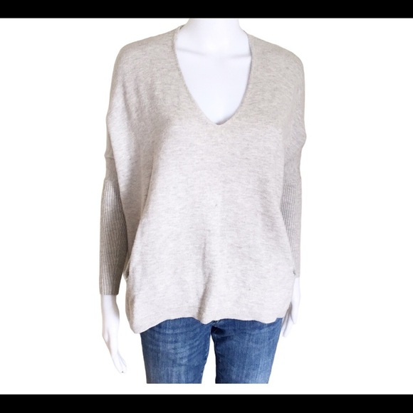 ARITZIA BABATON Baylor Sweater With Long Sleeves and V Cut Grey Size XXS-Small - Picture 3 of 12